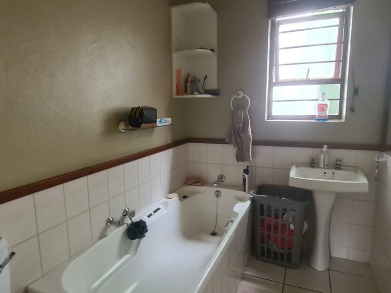 2 bed, 2 bath pet friendly simplex for sale in Jukskei Park - Photo 8