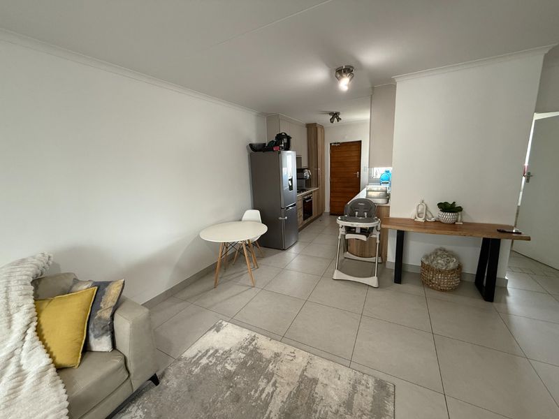 Modern, Secure and Pet Friendly! - Photo 3