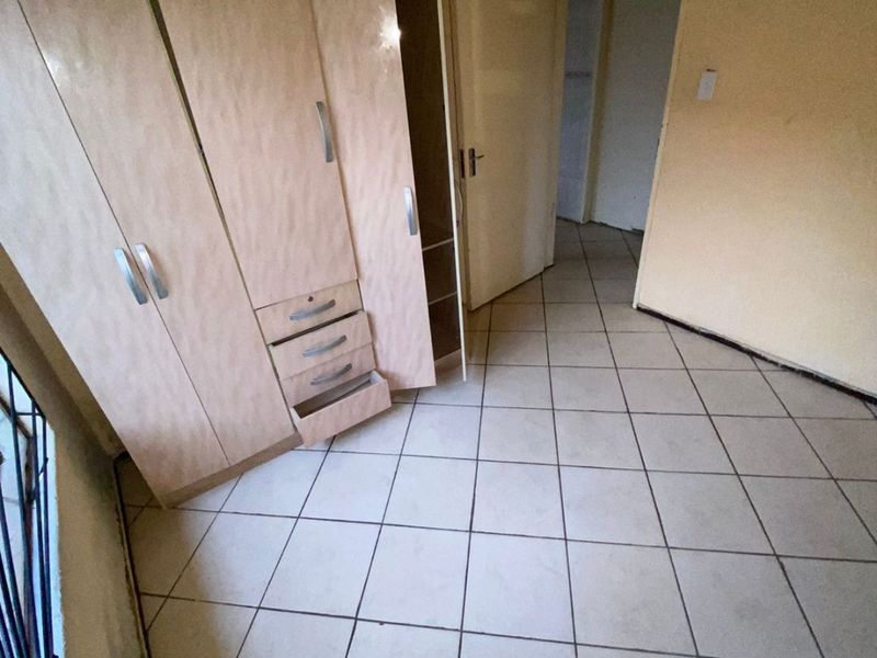 3 Bed 1 bath Estate house  for sale in Clivia Gardens Clayville - Photo 5