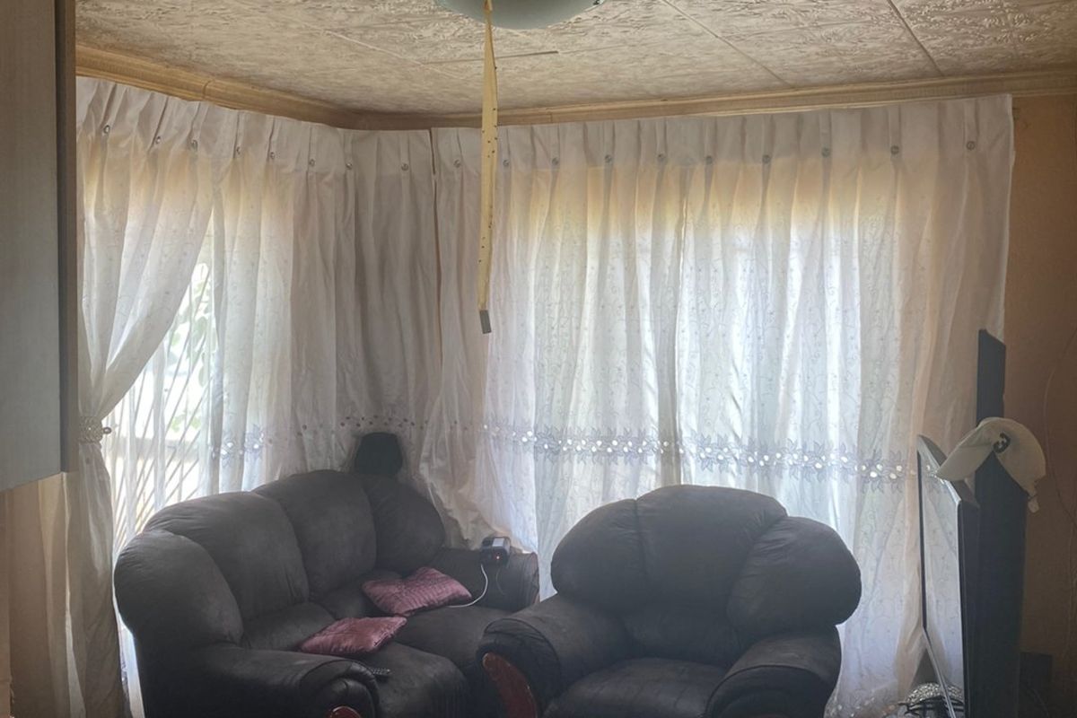 3 Bed 2 bath Estate house  for sale in Clivia Gardens Clayville - Photo 2