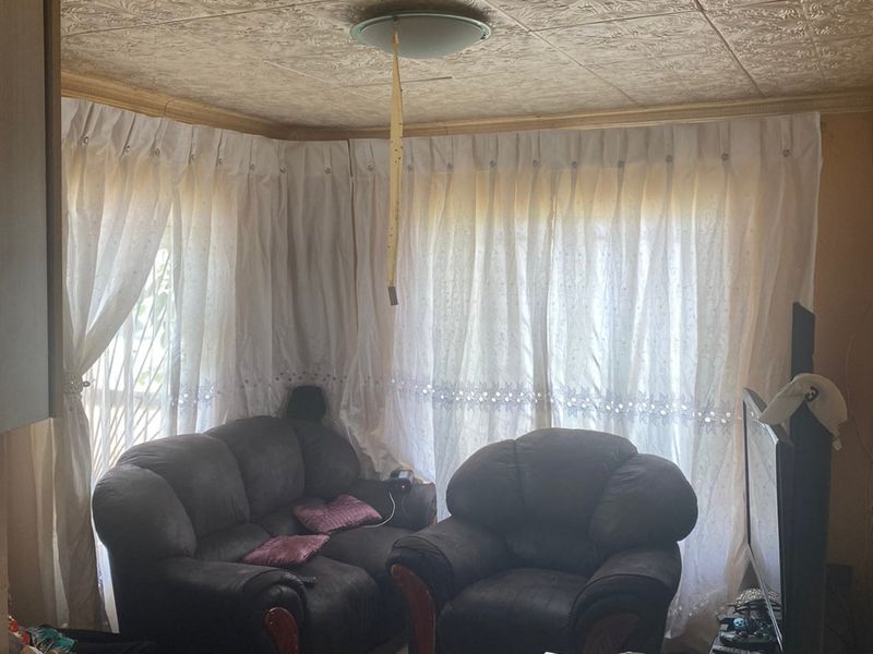 3 Bed 1 bath Estate house  for sale in Clivia Gardens Clayville - Photo 2