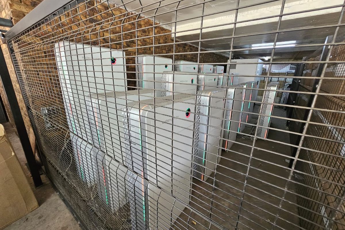 A Massive and Well- Maintained Industrial Warehouse/ Factory for sale in Koedoespoort - Photo 4