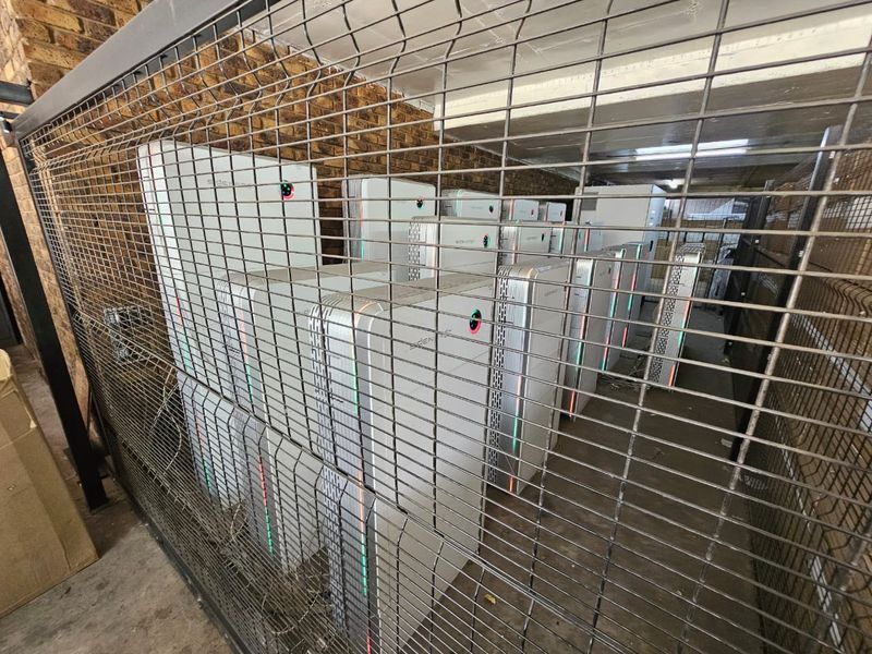 A Massive and Well- Maintained Industrial Warehouse/ Factory for sale in Koedoespoort - Photo 4