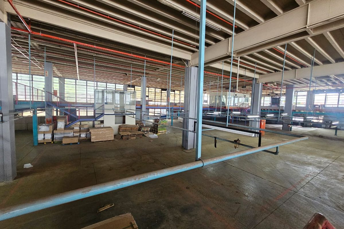A Massive Warehouse/Factory for rent in Koedoespoort - Photo 3