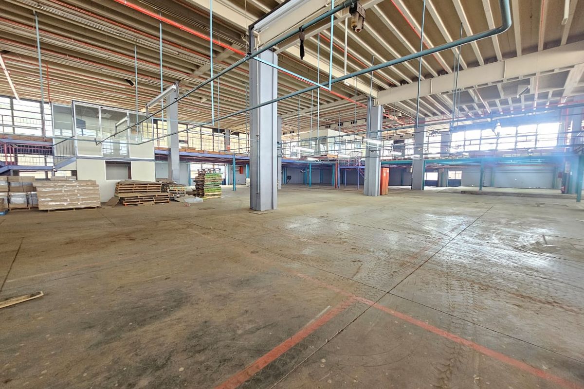 A Massive Warehouse/Factory for rent in Koedoespoort - Photo 4