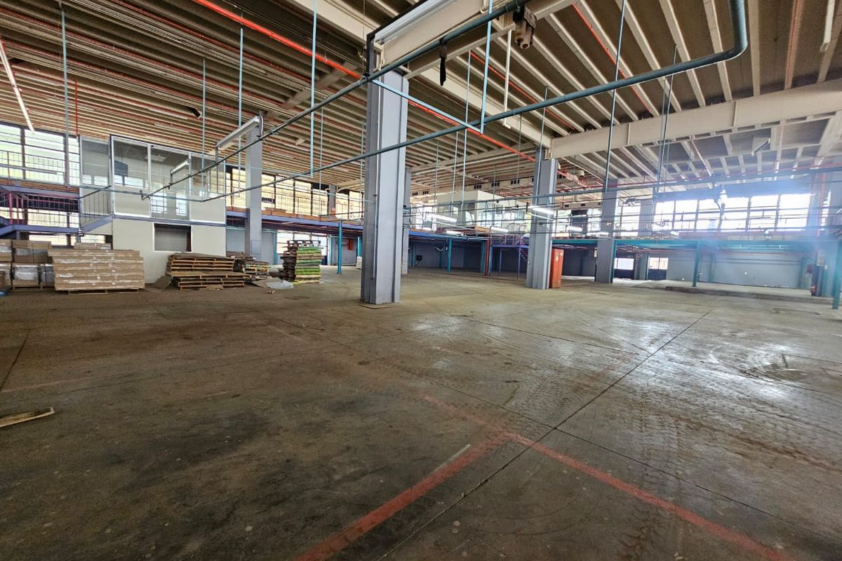 A Massive Warehouse/Factory for rent in Koedoespoort - Photo 2