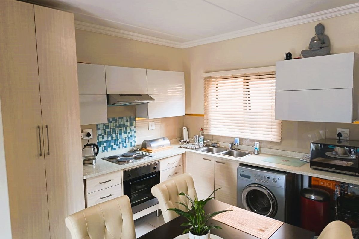 A true gem, ready to welcome its new owner. - Photo 3