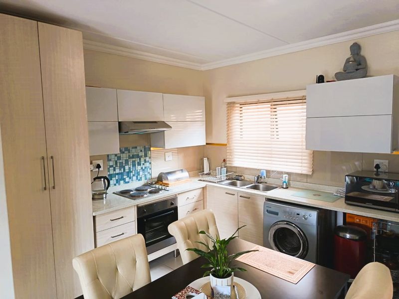 A true gem, ready to welcome its new owner. - Photo 3