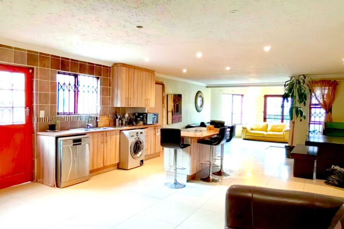 Comfort and Convenience Home - Photo 2