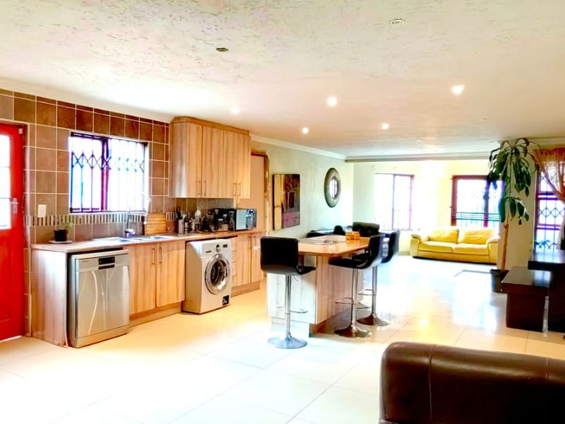 Comfort and Convenience Home - Photo 2