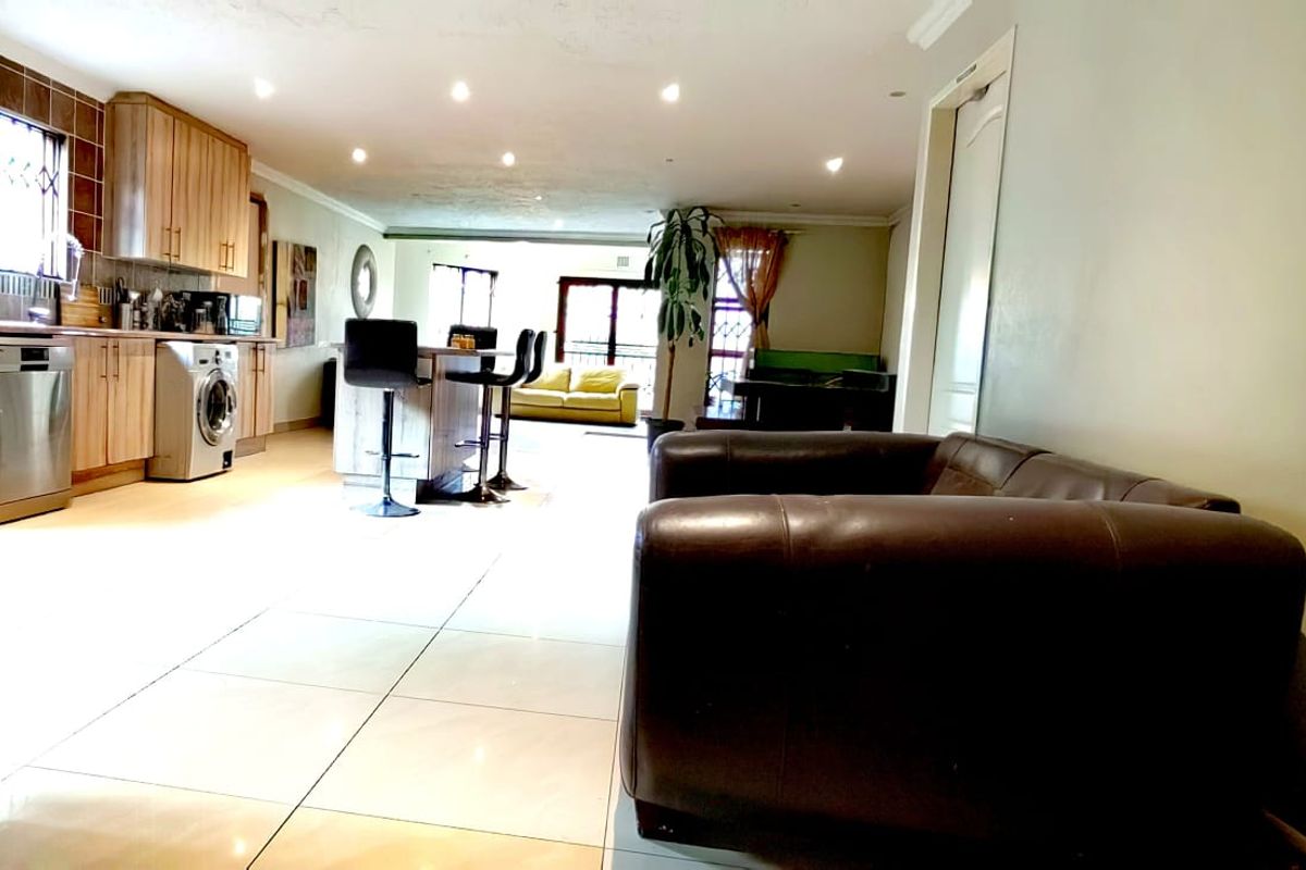 Comfort and Convenience Home - Photo 3