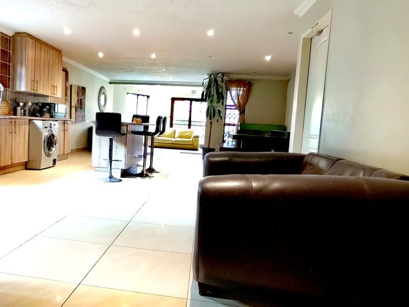 Comfort and Convenience Home - Photo 3