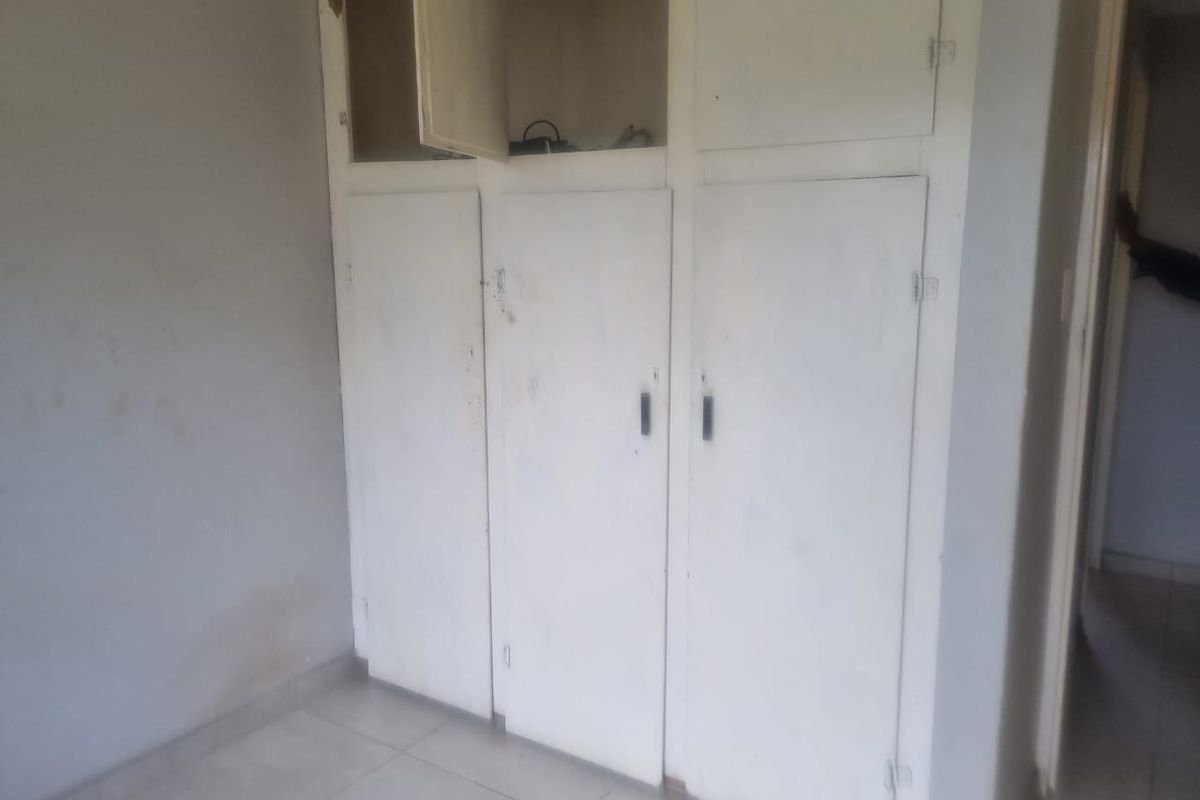 5 BEDROOM FREESTANDING HOUSE AVAILABLE IMMEDIATLEY IN FLORA PARK - Photo 5