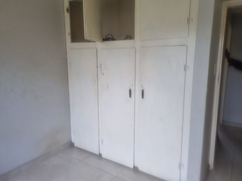 5 BEDROOM FREESTANDING HOUSE AVAILABLE IMMEDIATLEY IN FLORA PARK - Photo 5