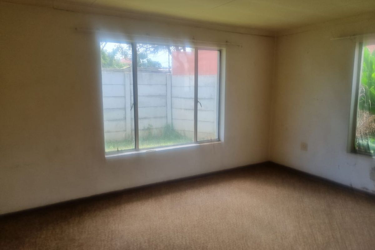 5 BEDROOM FREESTANDING HOUSE AVAILABLE IMMEDIATLEY IN FLORA PARK - Photo 3