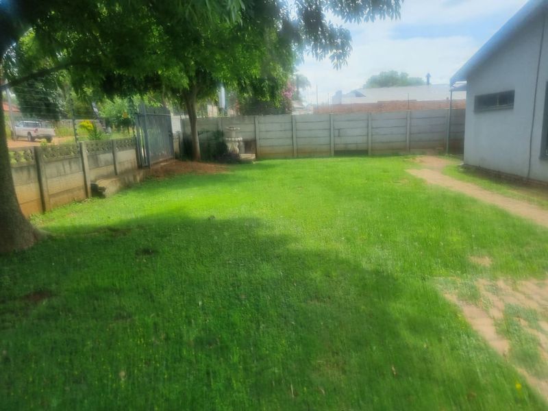 5 BEDROOM FREESTANDING HOUSE AVAILABLE IMMEDIATLEY IN FLORA PARK - Photo 8