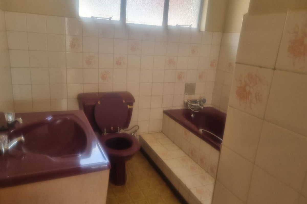 5 BEDROOM FREESTANDING HOUSE AVAILABLE IMMEDIATLEY IN FLORA PARK - Photo 4