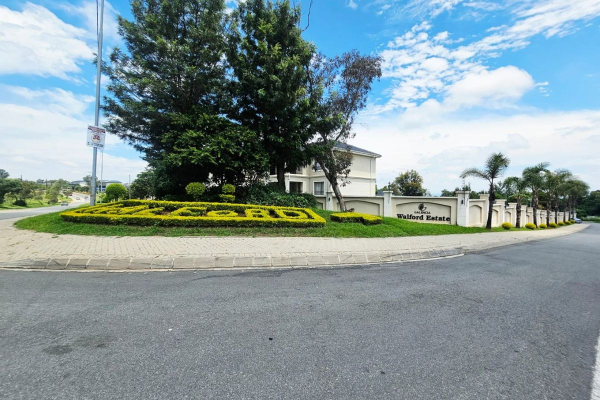 A Beautiful and Modern 2 bedroom 2 bathroom apartment for rent in Carlswald - Photo 3