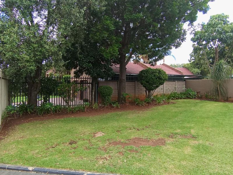 5 Bedroom House for Sale in Rooihuiskraal - Photo 5