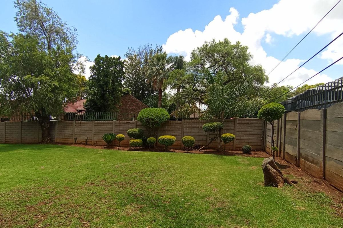 5 Bedroom House for Sale in Rooihuiskraal - Photo 3