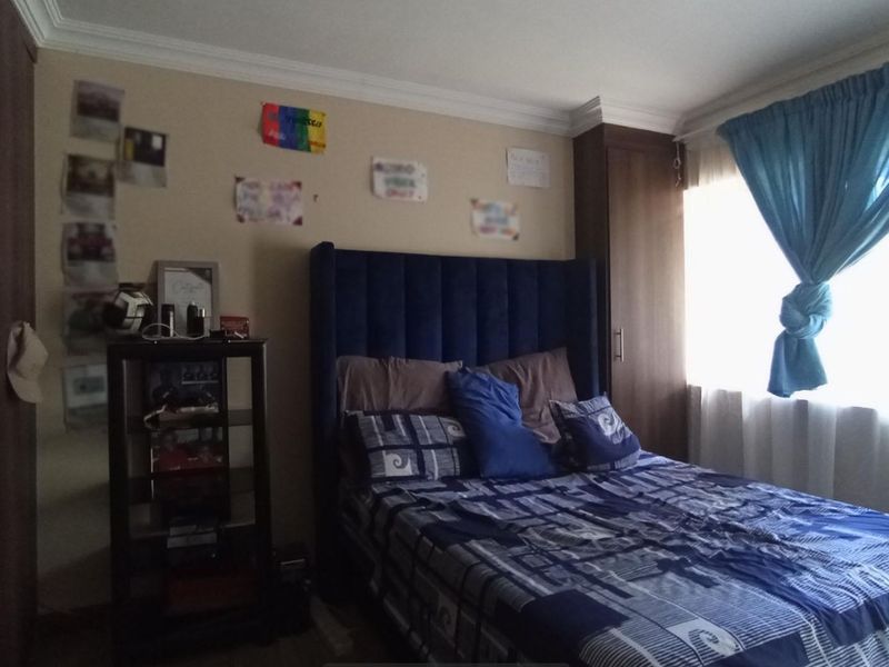 5 Bedroom House for Sale in Rooihuiskraal - Photo 10