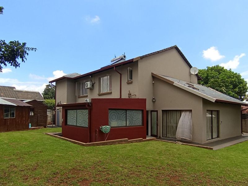 5 Bedroom House for Sale in Rooihuiskraal - Photo 2
