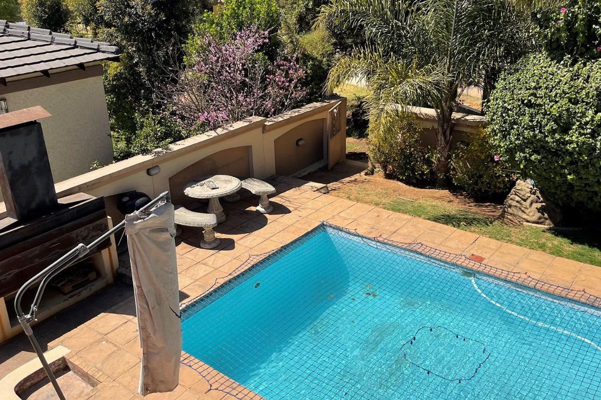 6 Bedroom Home For Sale In Blue Valley Golf Estate  - Photo 4