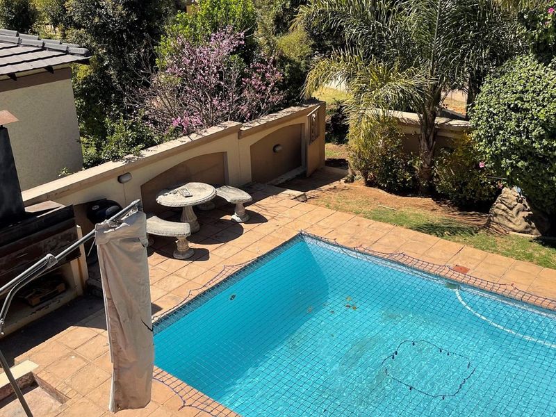 6 Bedroom Home For Sale In Blue Valley Golf Estate  - Photo 4