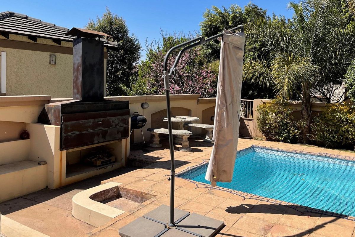 6 Bedroom Home For Sale In Blue Valley Golf Estate  - Photo 2