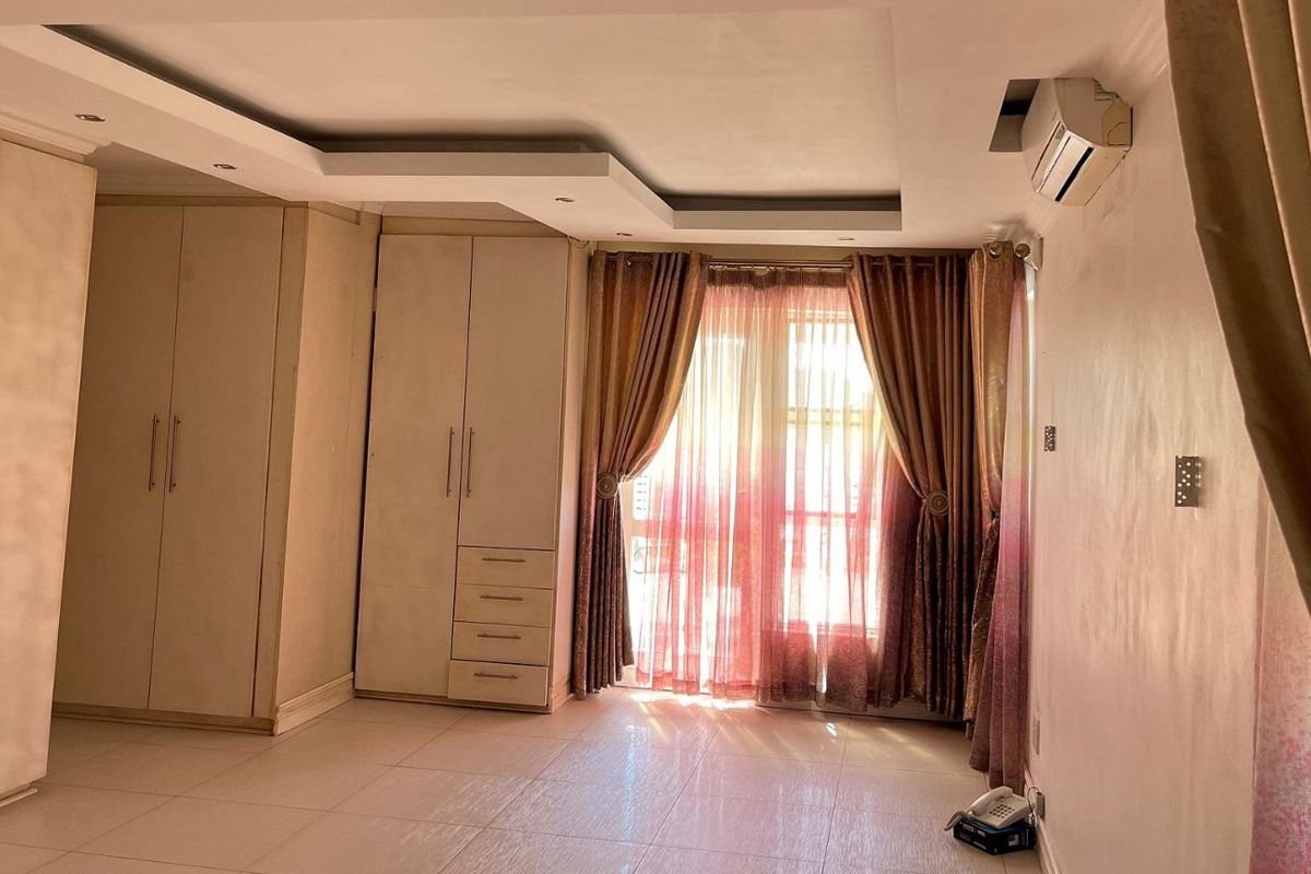 6 Bedroom Home For Sale In Blue Valley Golf Estate  - Photo 3