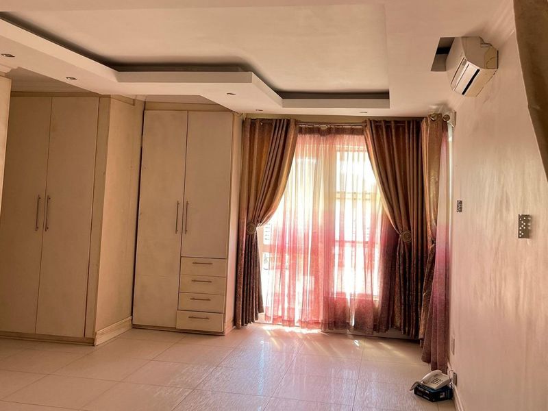 6 Bedroom Home For Sale In Blue Valley Golf Estate  - Photo 3