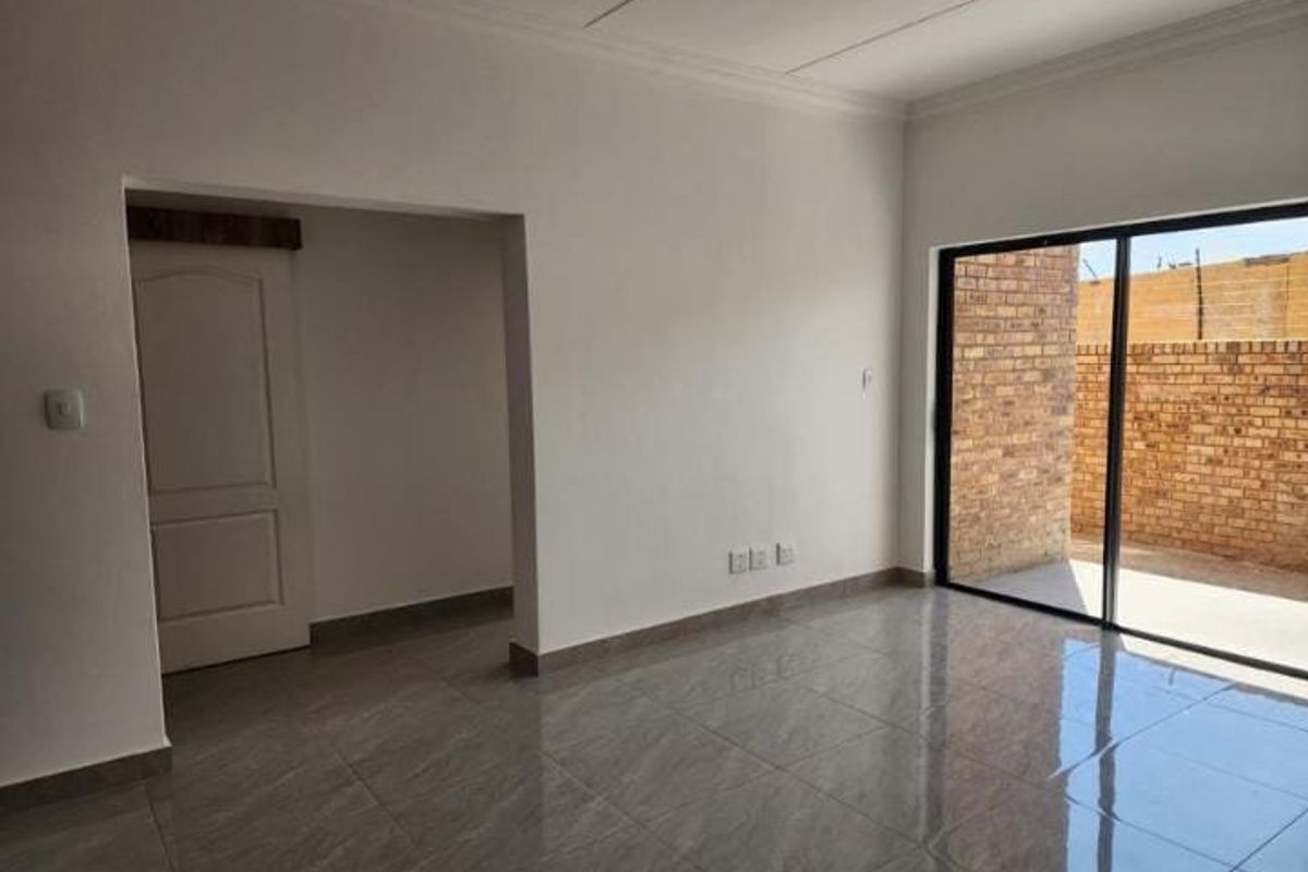 REAL ESTATE SERVICES WELCOMES YOU TO ANOTHER ONE OF JANINE'S PROPERTY FINDS.  - Photo 3