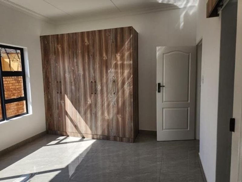 REAL ESTATE SERVICES WELCOMES YOU TO ANOTHER ONE OF JANINE'S PROPERTY FINDS.  - Photo 8