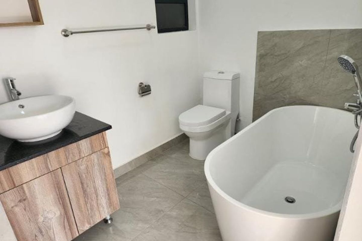 REAL ESTATE SERVICES WELCOMES YOU TO ANOTHER ONE OF JANINE'S PROPERTY FINDS.  - Photo 4