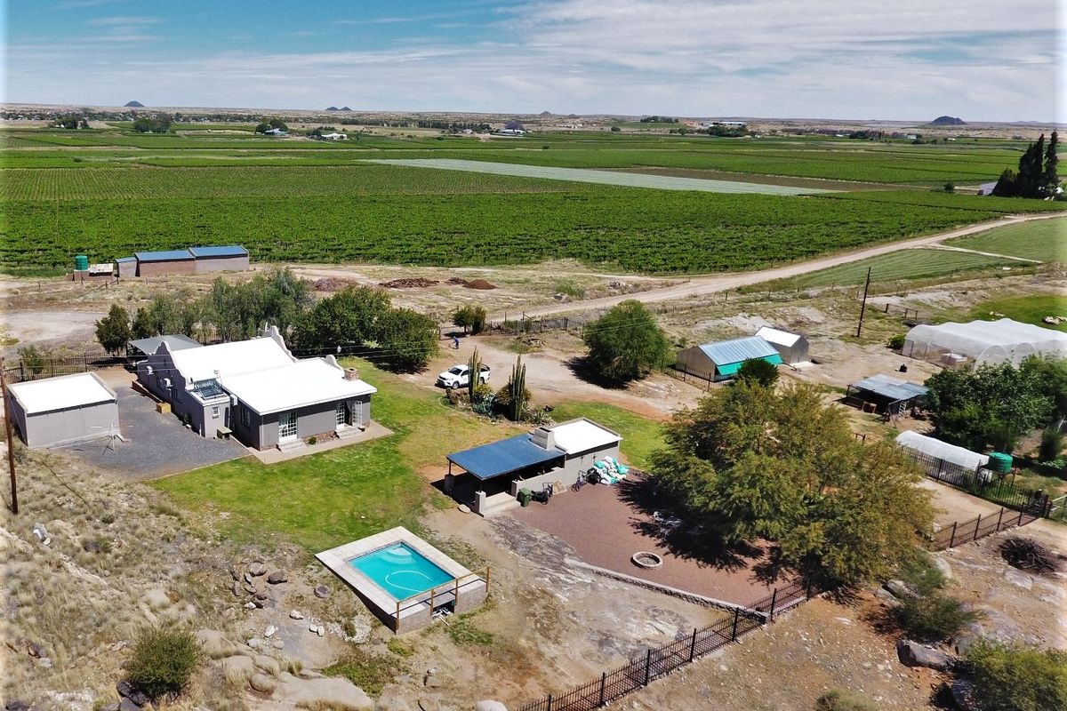 Self-sustainable smallholding near Upington. - Photo 2