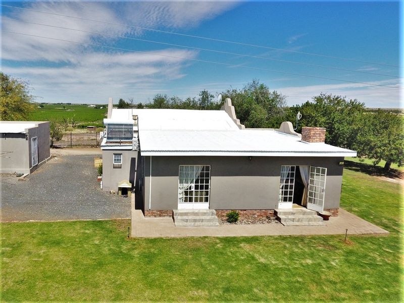 Self-sustainable smallholding near Upington. - Photo 4