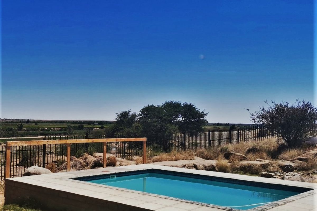 Self-sustainable smallholding near Upington. - Photo 3