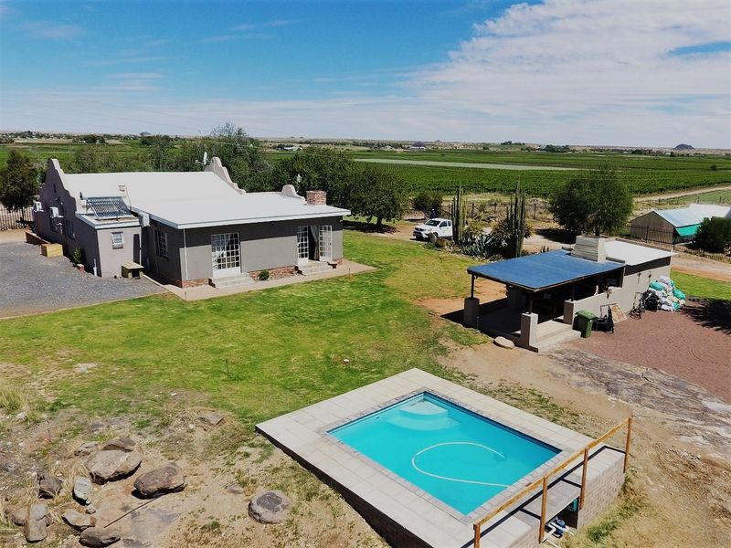 Self-sustainable smallholding near Upington. - Photo 1