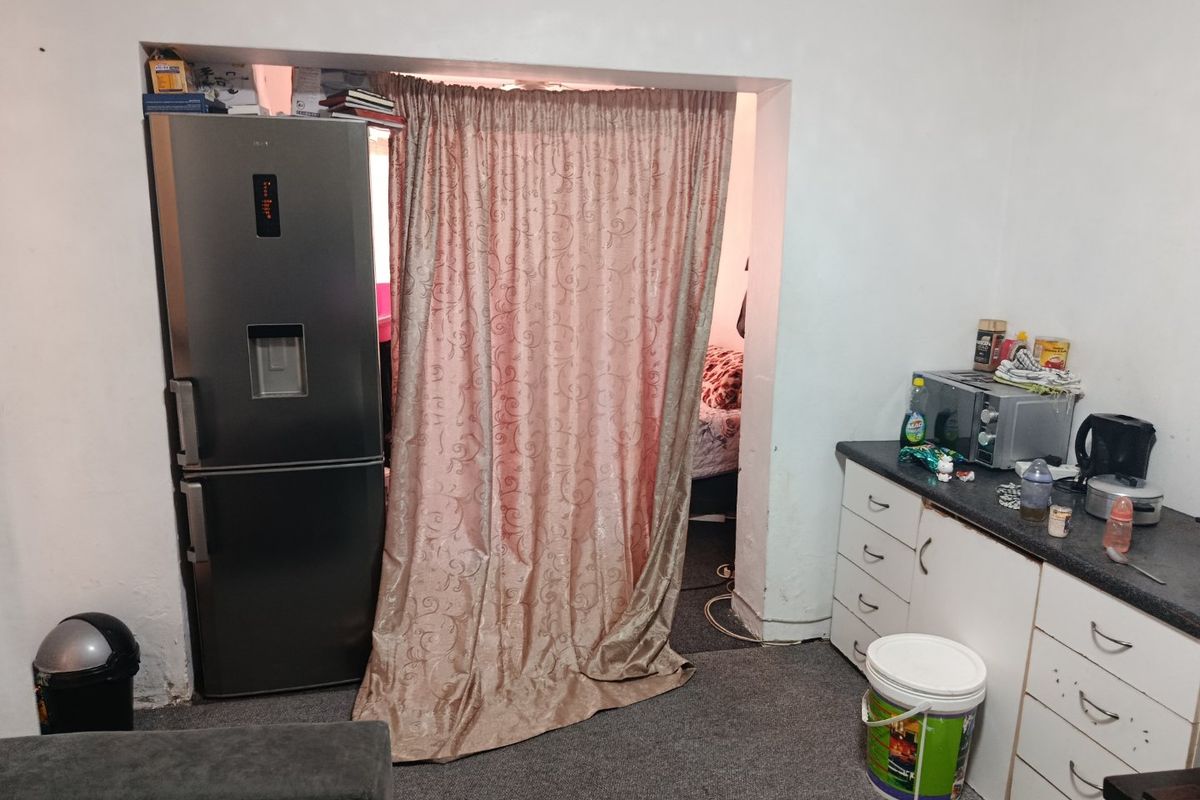 Commercial Property In North End - Photo 3