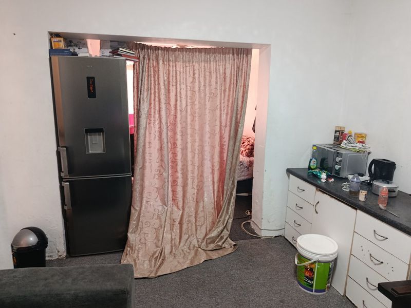 Commercial Property In North End - Photo 3