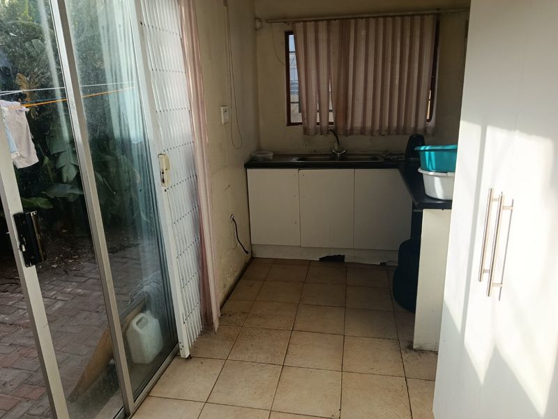 Commercial Property In North End - Photo 6