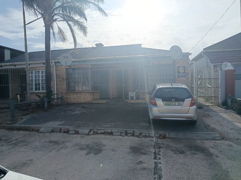 Commercial Property In North End - Photo 1