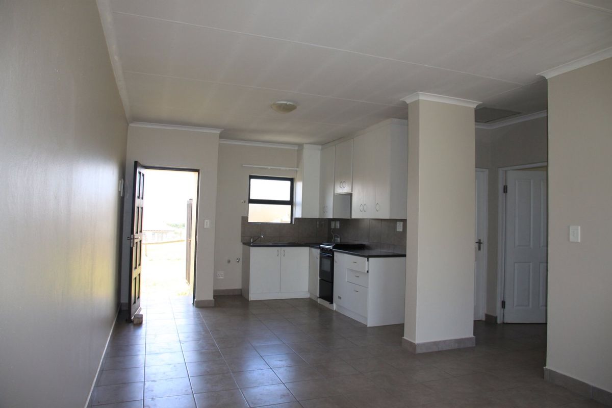 Kidds Beach Family Home with Garden Charm - Photo 4