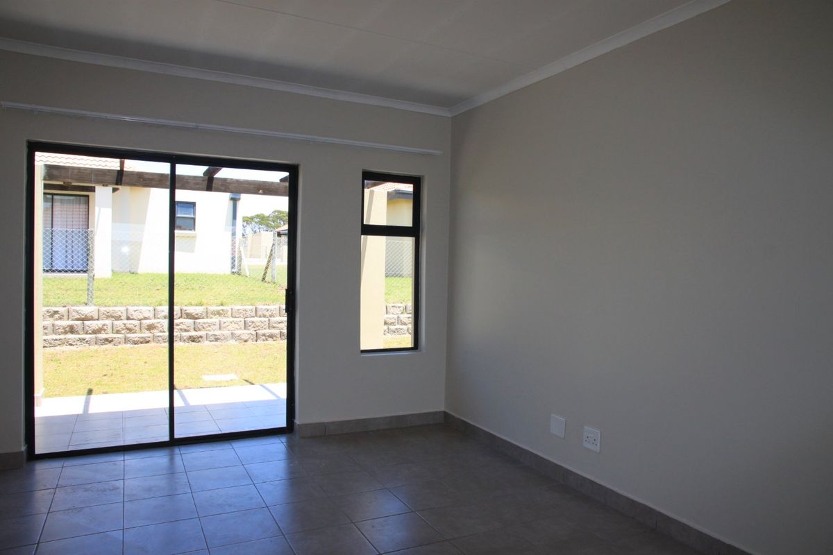 Kidds Beach Family Home with Garden Charm - Photo 5