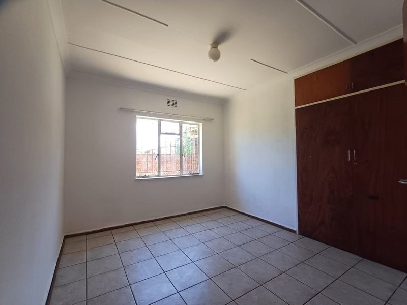 Spacious Family Home with Exceptional Potential - Photo 10