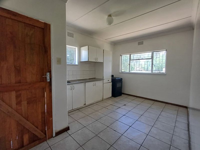 Spacious Family Home with Exceptional Potential - Photo 7