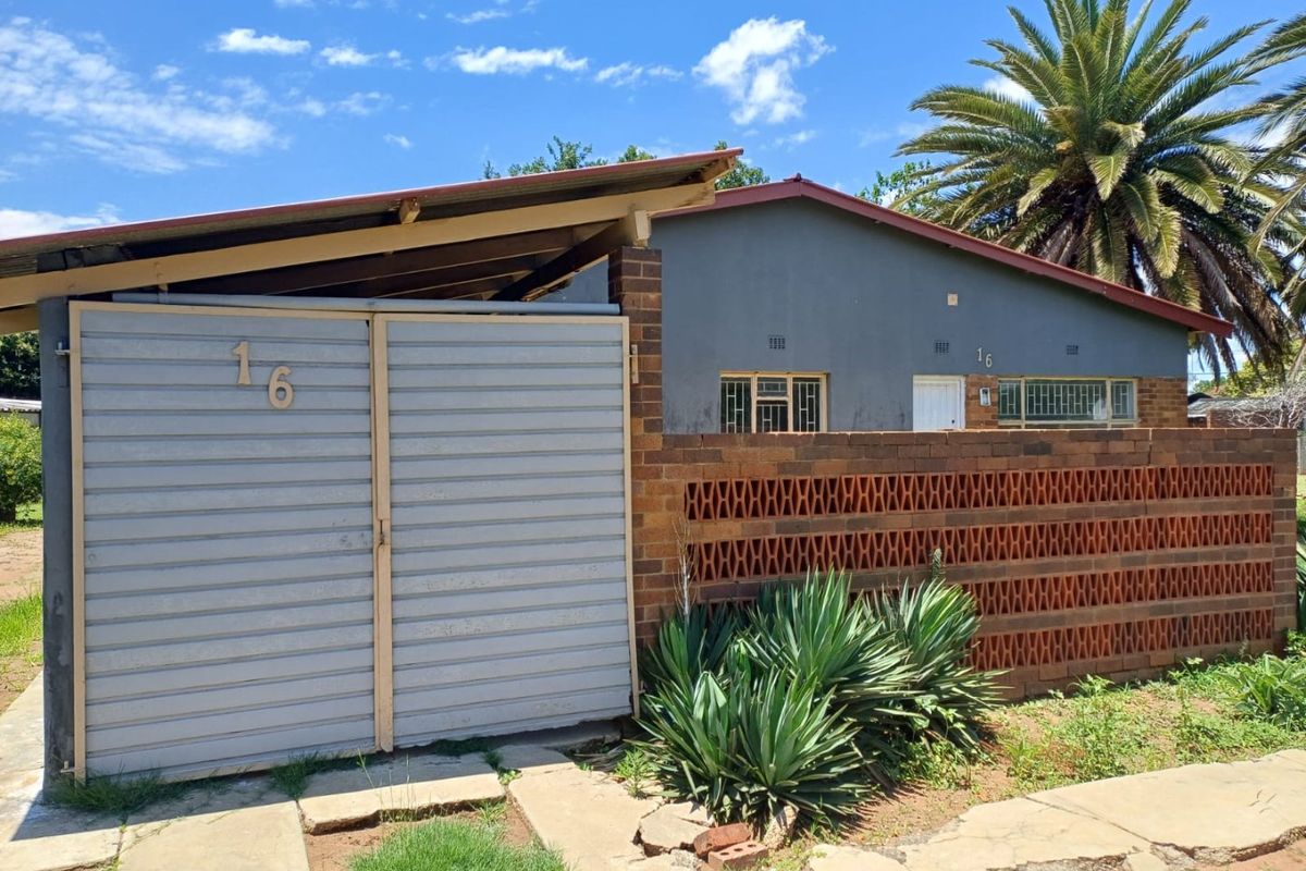 Spacious Family Home with Exceptional Potential - Photo 2