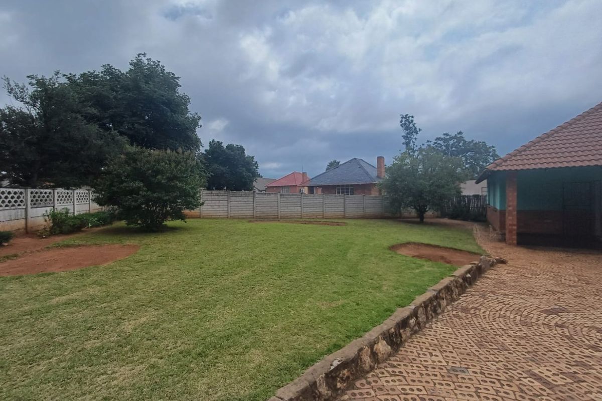 Exceptional Value Living in the Heart of Stilfontein - Photo 3