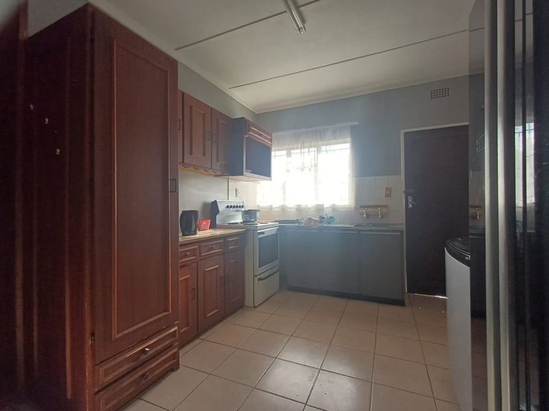 Charming Lock Up and Go Living in Neserhof, Klerksdorp - Photo 3