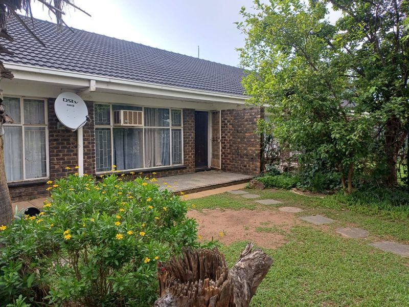 Charming Lock Up and Go Living in Neserhof, Klerksdorp - Photo 2